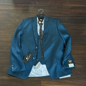 Boy’s New 5-Piece Blue Suit Set with Shirt & Tie by Tazio (Size 16)